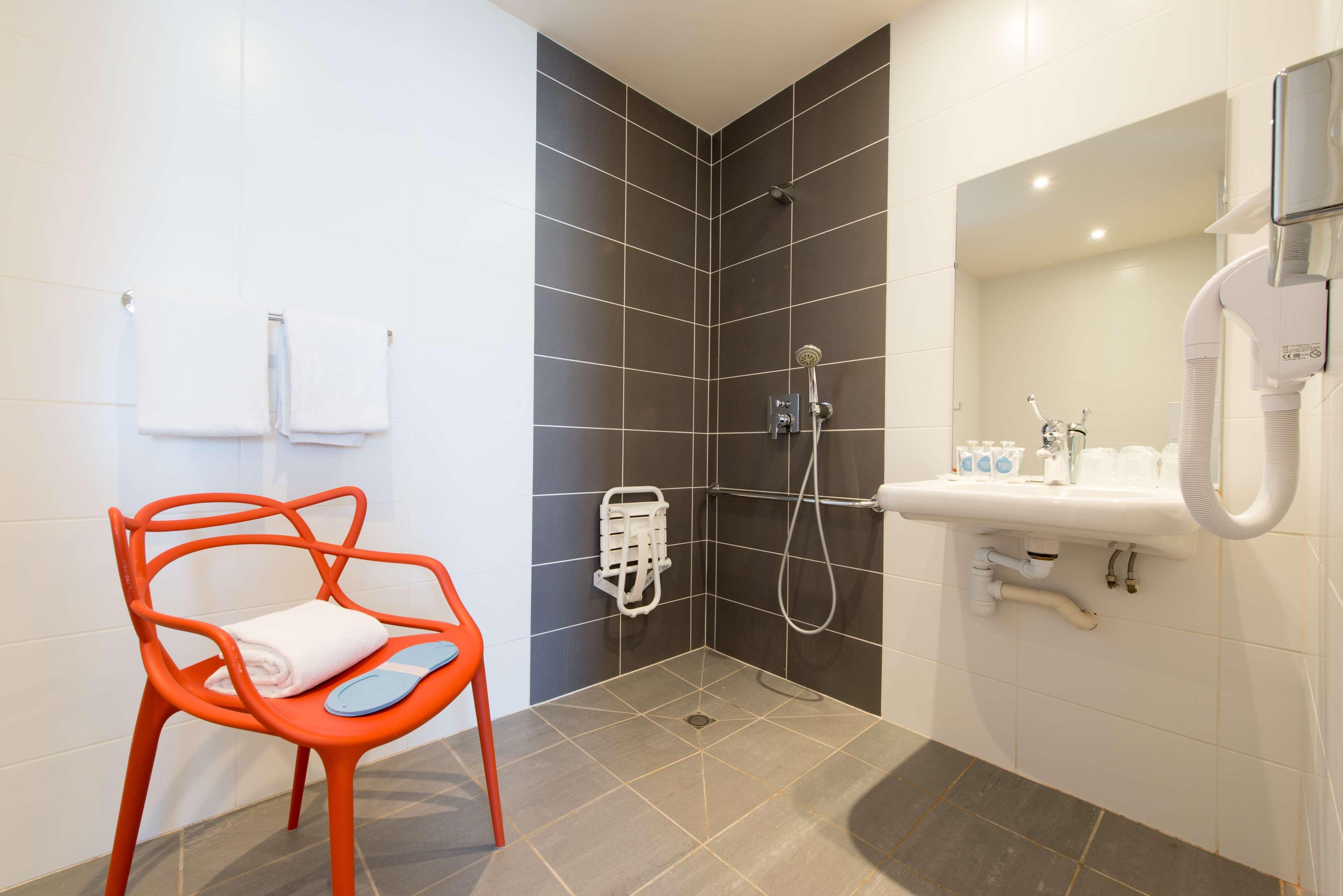 Hotel Confort La Rochelle Centre Les Minimes Екстериор снимка
