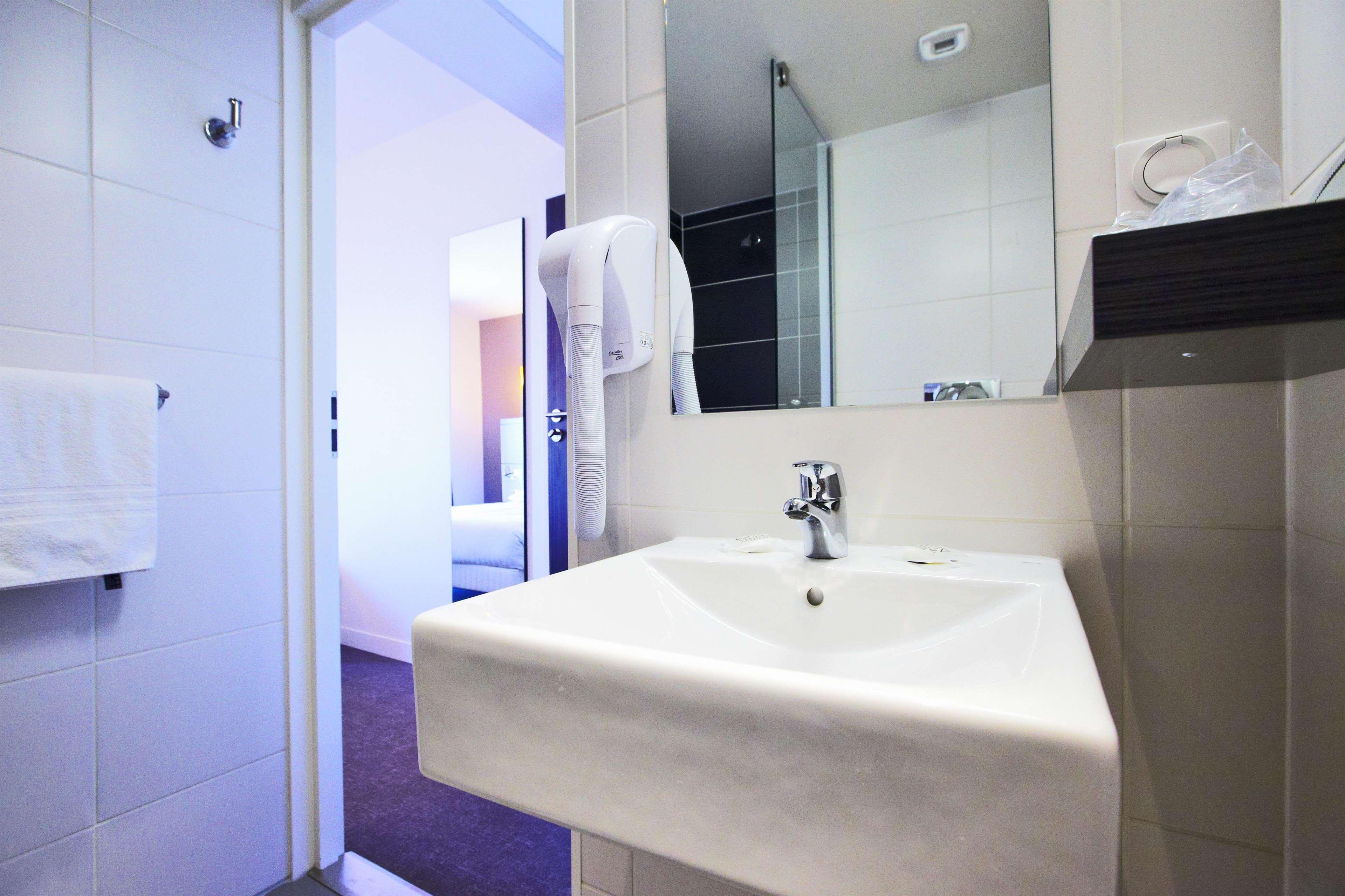 Hotel Confort La Rochelle Centre Les Minimes Екстериор снимка