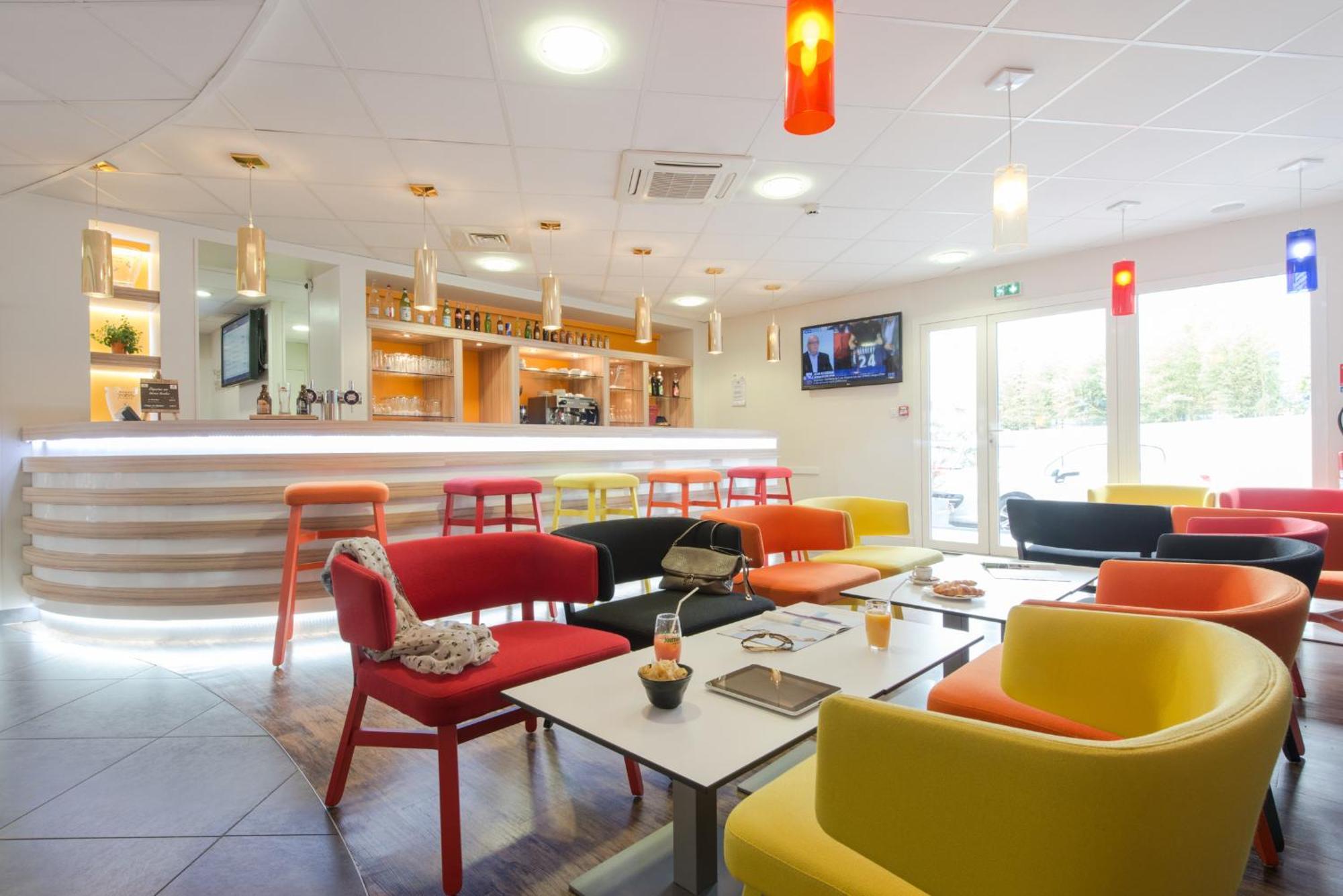 Hotel Confort La Rochelle Centre Les Minimes Екстериор снимка